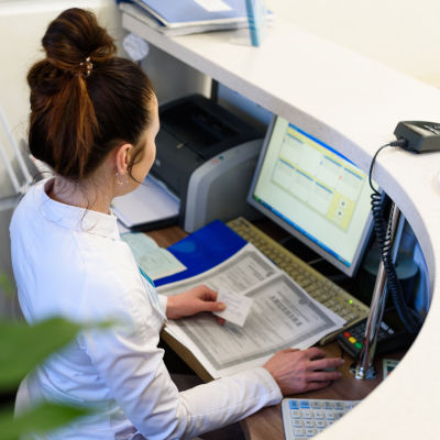 Assistants médicaux : des recommandations pour faire évoluer la formation