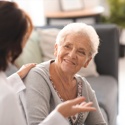 Renforcer l’accompagnement des personnes âgées et valoriser les métiers de l’aide à domicile